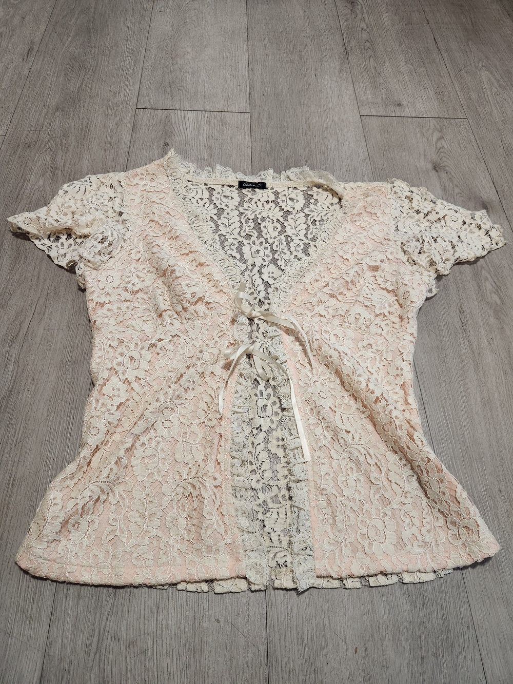 ​Vintage Arden B Y2K Cream Lace Ribbon Tie Front Top Coquette